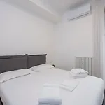 Apartment I-host - Bright 1br With Balcony In