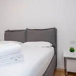 Apartment I-host - Bright 1br With Balcony In *