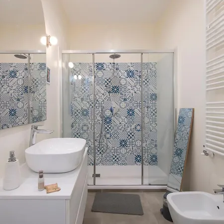 Daire I-host - Bright 1br With Balcony In