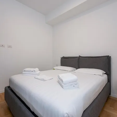 Daire I-host - Bright 1br With Balcony In Milano