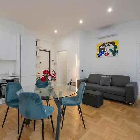 I-host - Bright 1br With Balcony In