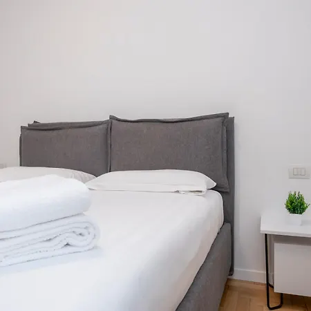 Daire I-host - Bright 1br With Balcony In *