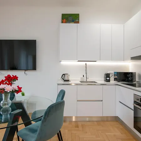 I-host - Bright 1br With Balcony In Daire