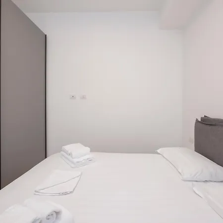 I-host - Bright 1br With Balcony In Daire Milano