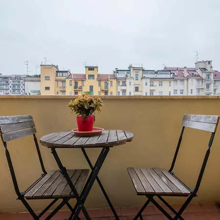 I-host - Bright 1br With Balcony In Daire *