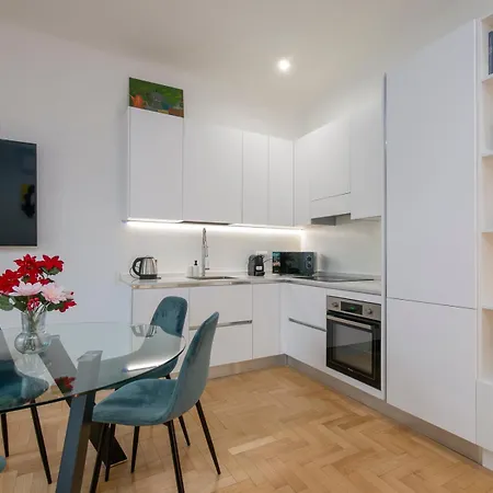 I-host - Bright 1br With Balcony In Daire *